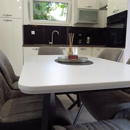Apartament Apartman Niko *